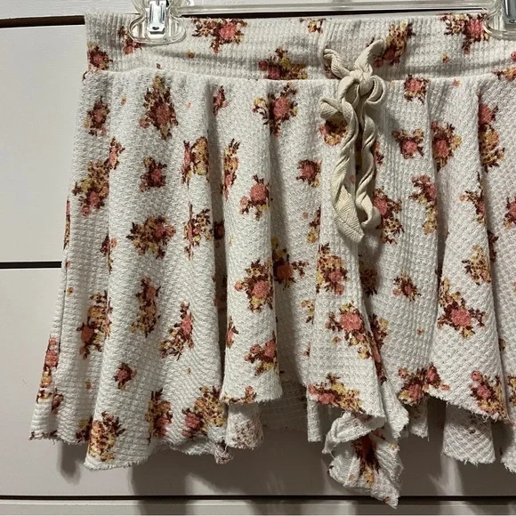 Free People Intimately One of The Girls Print Shorts - Picture 3 of 5